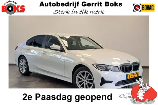 BMW 3 Serie 318i Executive Navigatie Clima Cruise PDC LM 157 PK! * 2e Paasdag zijn wij geopend van 12:00 tot 17:00uur! *