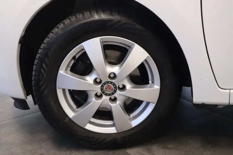 Toyota Verso-S 1.3 VVT-i Comfort Plus Automaat Navigatie Airco CruiseControl afbeelding 4