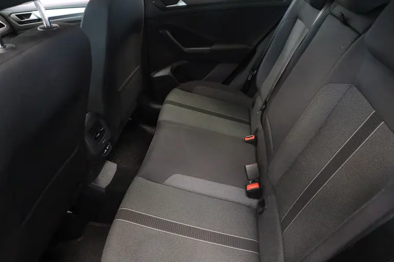 Volkswagen T-Roc 1.5 TSI Life Business Navigatie PDC 16LMV Cruise Control PDC VCP Stoelverwarming afbeelding 18