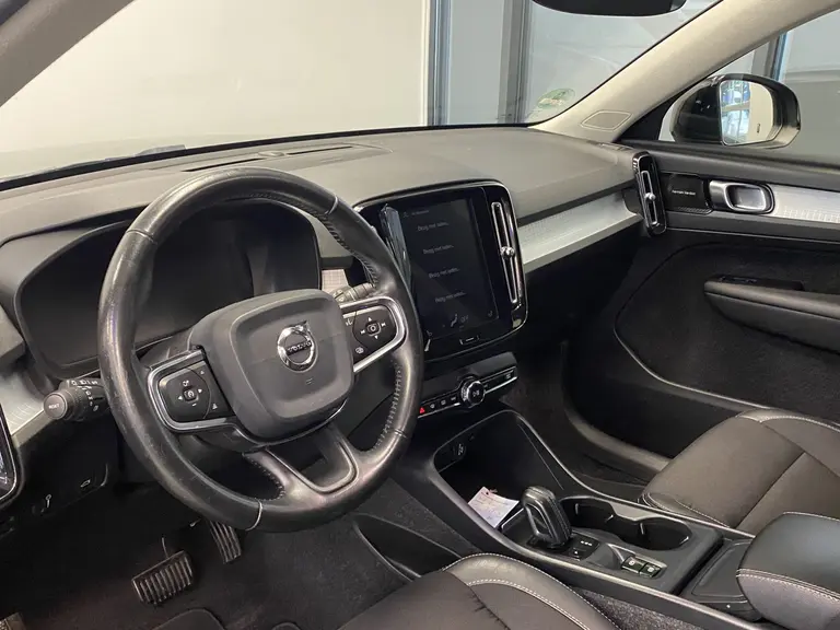 Volvo XC40 2.0 T4 Momentum Navigatie Full-led Trekhaak afbeelding 6