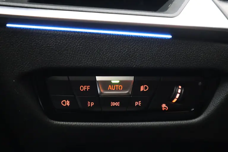 BMW 3-serie 320e ACC PDC 19''LM NAP HI-Fi M-Sport * 2e Paasdag zijn wij geopend van 12:00 tot 17:00uur! * afbeelding 22