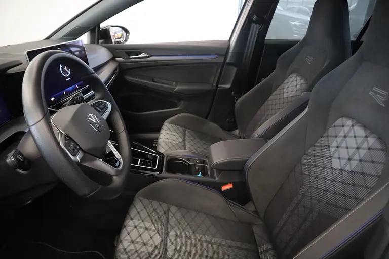 Volkswagen Golf 1.5 eTSI R-Line Edition ! Nieuw Type ! Panoramadak IQ-light Navigatie afbeelding 9