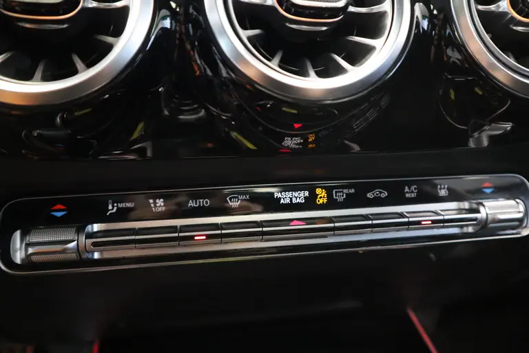 Mercedes-Benz GLA 250 e Business Solution AMG Limited Pano dak LED CC Lane Assist afbeelding 16