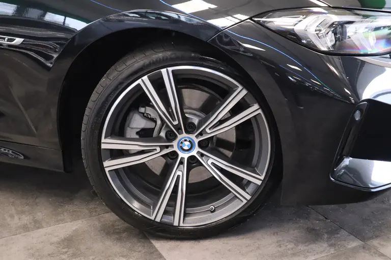BMW 3-serie 320e ACC PDC 19''LM NAP HI-Fi M-Sport * 2e Paasdag zijn wij geopend van 12:00 tot 17:00uur! * afbeelding 4