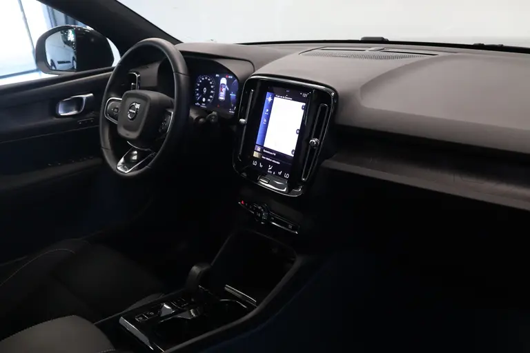 Volvo XC40 1.5 T5 Plug-in hybrid Ultimate Dark 262PK Harman Kardon Panorama Cruise Control Climate control PDC Lane Ass Navigatie 19LMV afbeelding 19