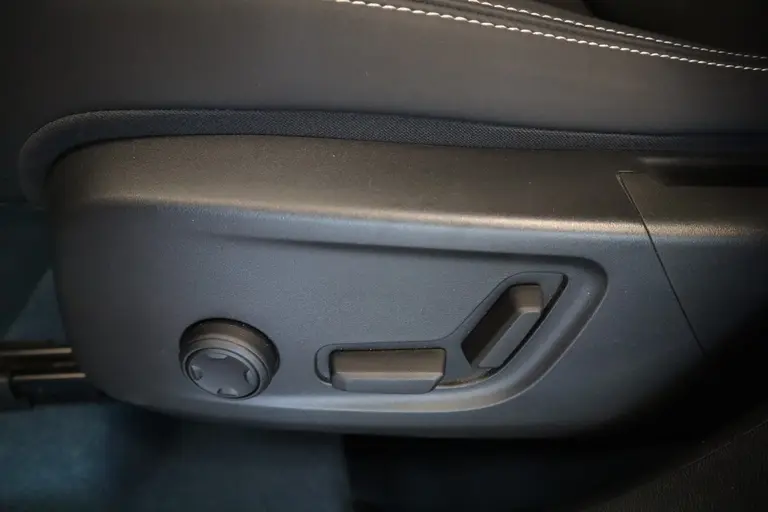 Volvo XC40 1.5 T5 Plug-in hybrid Ultimate Dark 262PK Harman Kardon Panorama Cruise Control Climate control PDC Lane Ass Navigatie 19LMV afbeelding 17