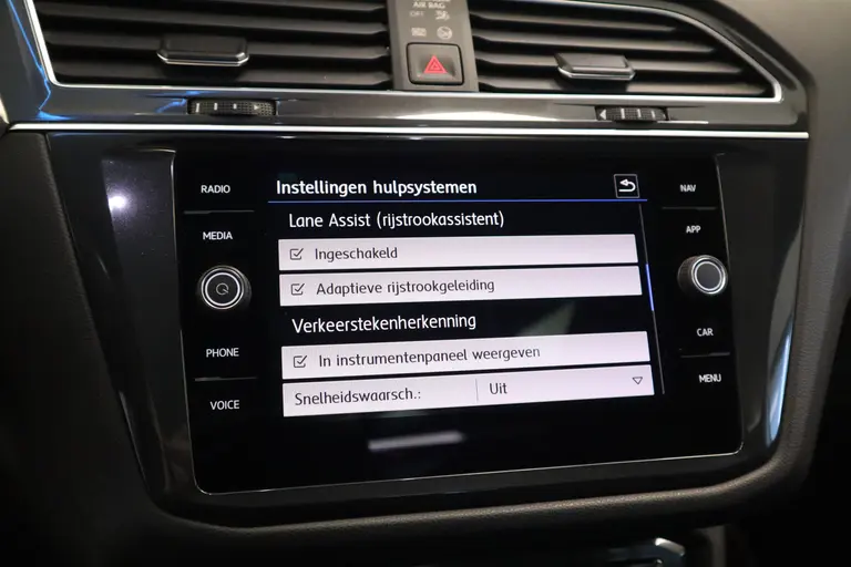 Volkswagen Tiguan Allspace 1.5 TSI Highline Business R 7-Persoons Panoramadak Navigatie Camera CruiseControl * 2e Paasdag zijn wij geopend van 12:00 tot 17:00uur! * afbeelding 20