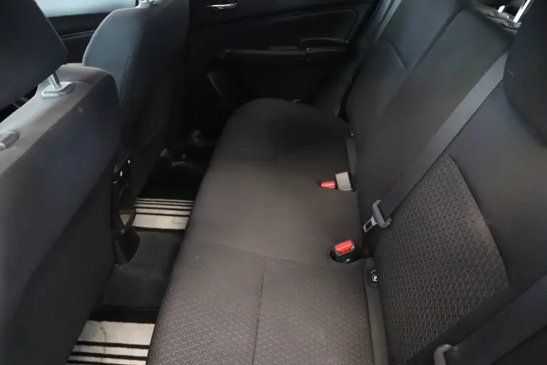 Suzuki Swift 1.0 Stijl 112PK Automaat TWo tone Color Navigatie Dab+ 16LMV Cruise Control Stoelverwarming afbeelding 17