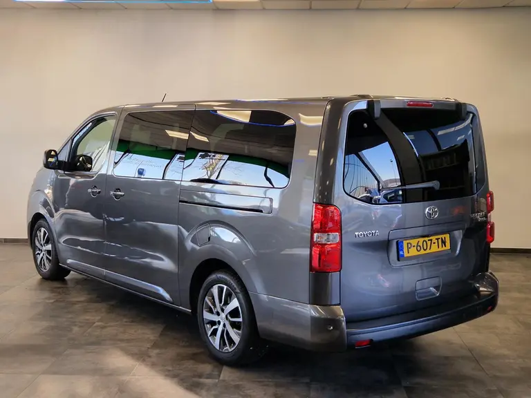 Toyota ProAce Verso 2.0 D-4D Executive VIP Long 7-Persoons Panoramadak Navigatie * 2e Paasdag zijn wij geopend van 12:00 tot 17:00uur! * afbeelding 4