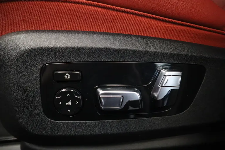 BMW XM PHEV 30 kWh Bowers & Wilkins 23''LM inidivual leder Trekhaak NL Auto * 2e Paasdag zijn wij geopend van 12:00 tot 17:00uur! * afbeelding 16