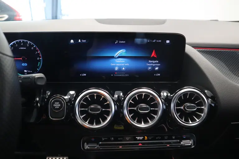 Mercedes-Benz GLA 250 e Business Solution AMG Limited Pano dak LED CC Lane Assist afbeelding 15