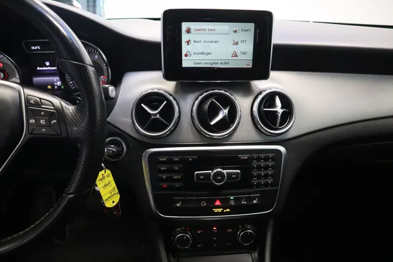 Mercedes-Benz GLA 200 Ambition Bi-Xenon CruiseControl 18'lmv afbeelding 13