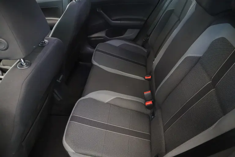 Volkswagen Polo 1.0 TSI Highline R-line Adaptive-Cruise Navigatie 17'Lmv 24 maanden garantie mogelijk (*vraag naar de voorwaarden) afbeelding 17