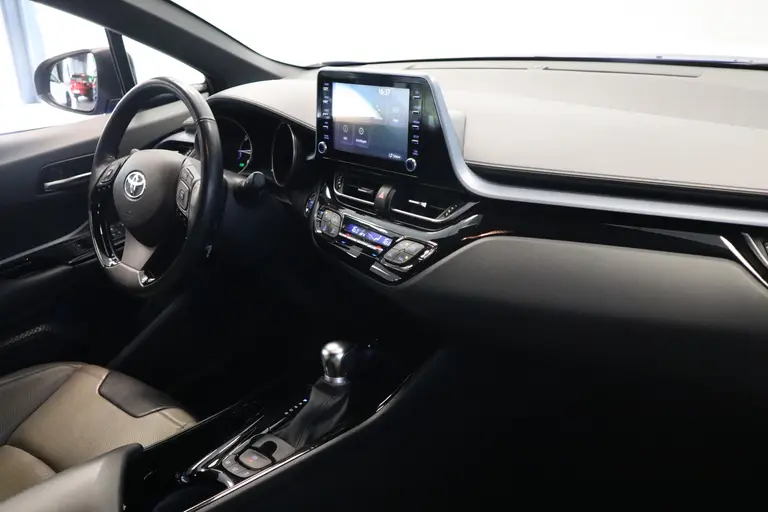 Toyota C-HR 1.8 Hybrid Bi-Tone Keyless Go & Start afbeelding 16