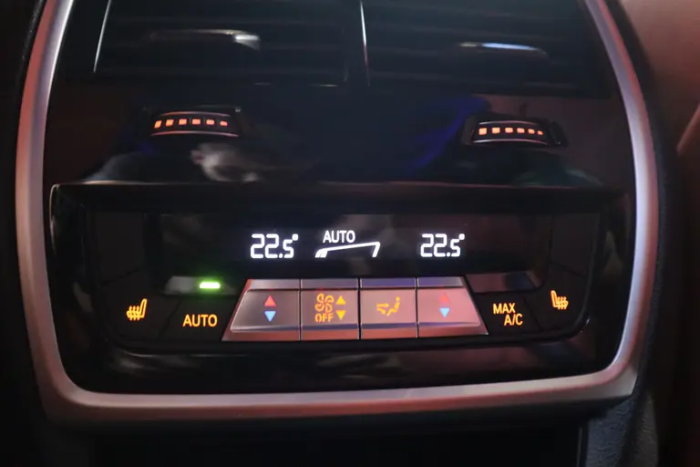 BMW XM PHEV 30 kWh Bowers & Wilkins 23''LM inidivual leder Trekhaak NL Auto afbeelding 38