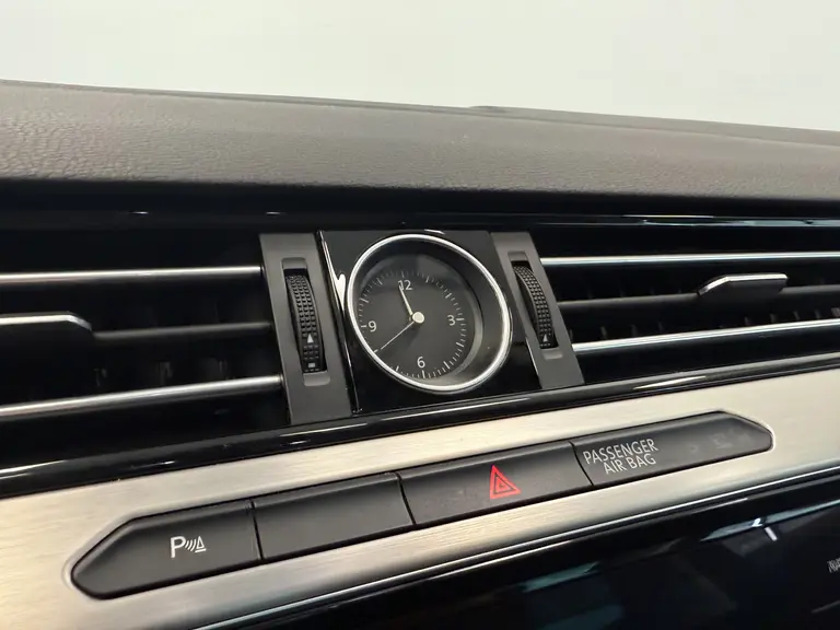 Volkswagen Passat Variant 1.5 TSI Highline Panoramadak Navigatie Full-led !! 2e Pinksterdag zijn wij geopend van 12.00 tot 17.00u !! afbeelding 18