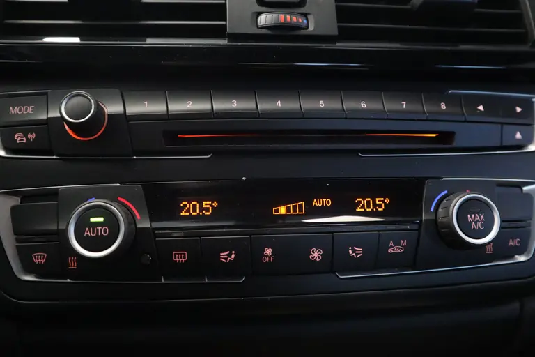 BMW 3-serie 316i Executive Cruise/Climate Navi M-Sport NAP Dealer onderhouden afbeelding 13