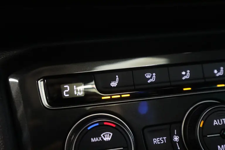 Volkswagen Tiguan 2.0 TSI 4Motion Highline Business R DSG Panoramadak Lane-Assist R-Line afbeelding 16