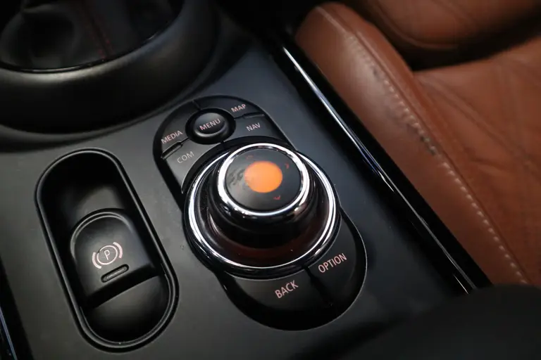 MINI Clubman 306PK 2.0 JCW ALL4 Harmann Kardon Navigatie Cruise control vol leder interieur 18LMV * 2e Paasdag zijn wij geopend van 12:00 tot 17:00uur! * afbeelding 15
