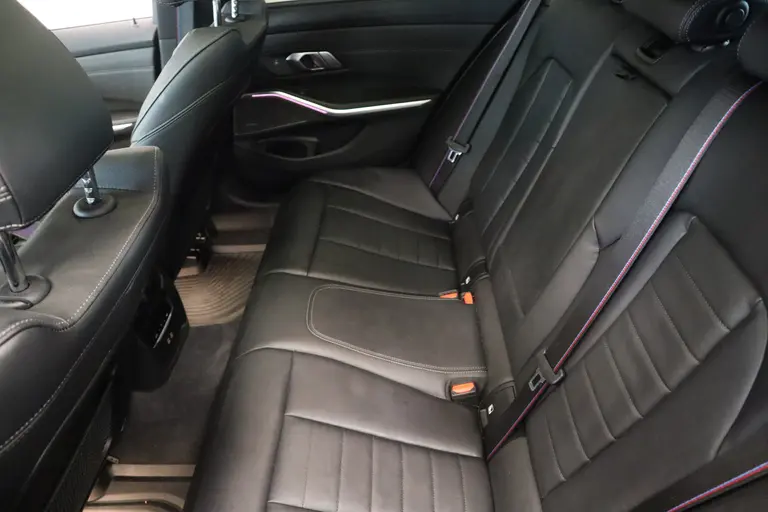 BMW 3-serie 320e ACC PDC Head-UP Panoramadak Harman&Kardon Carbon 20''LM Individual Performance 400PK 24 maanden garantie mogelijk (*vraag naar de voorwaarden) afbeelding 24