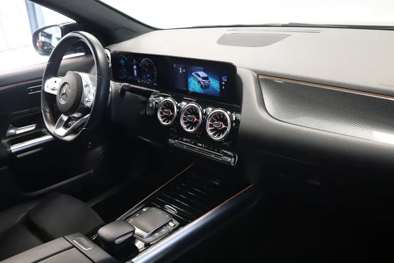Mercedes-Benz GLA 250 e Business Solution AMG Limited Pano dak LED CC Lane Assist afbeelding 23