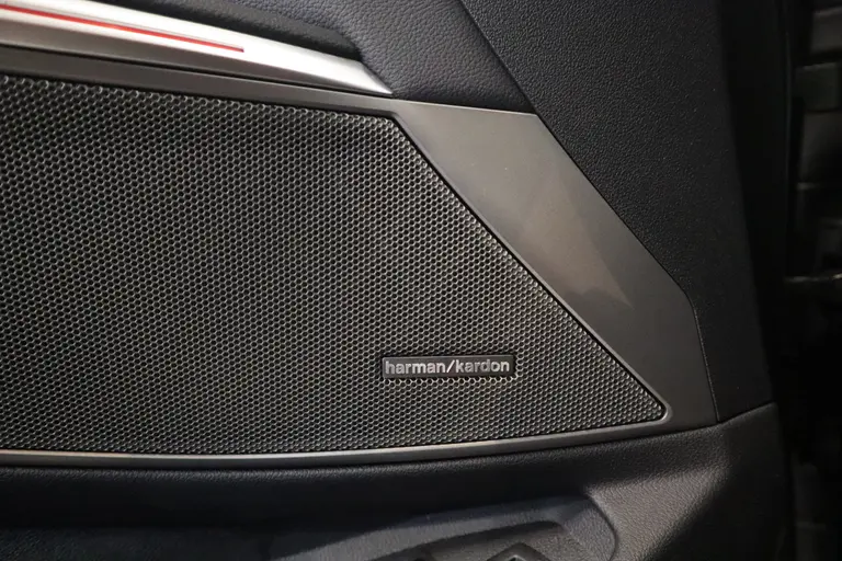 BMW 3-serie 320e ACC PDC Head-UP Panoramadak Harman&Kardon Carbon 20''LM Individual Performance 400PK 24 maanden garantie mogelijk (*vraag naar de voorwaarden) afbeelding 21