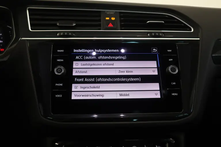 Volkswagen Tiguan 2.0 TSI 4Motion Highline Business R DSG Panoramadak Lane-Assist R-Line afbeelding 17