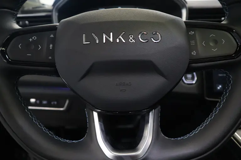 Lynk & Co 01 1.5 180pk Navigatie Panoramadak Memoriestoelen Stoelverwarming 360Camera 20LMV afbeelding 12