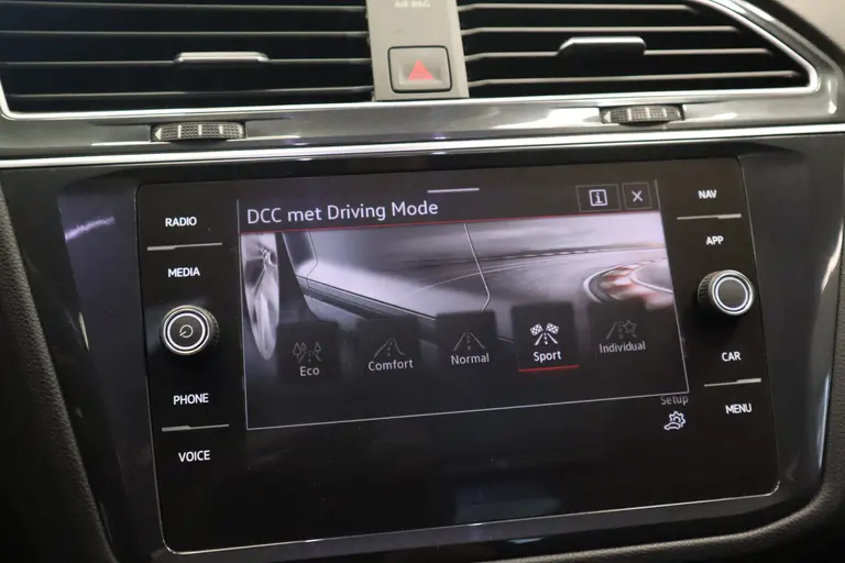 Volkswagen Tiguan 1.5 TSI R-Line Business+ BlackStyle Panoramadak IQ-light Harman/Kardon afbeelding 22