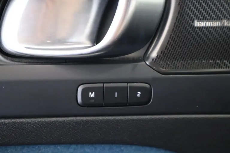 Volvo XC40 1.5 T5 Plug-in hybrid Ultimate Dark 262PK Harman Kardon Panorama Cruise Control Climate control PDC Lane Ass Navigatie 19LMV afbeelding 14