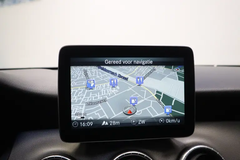 Mercedes-Benz CLA-Klasse Shooting Brake 180 Business Solution Navigatie CruiseControl 18'lmv afbeelding 16