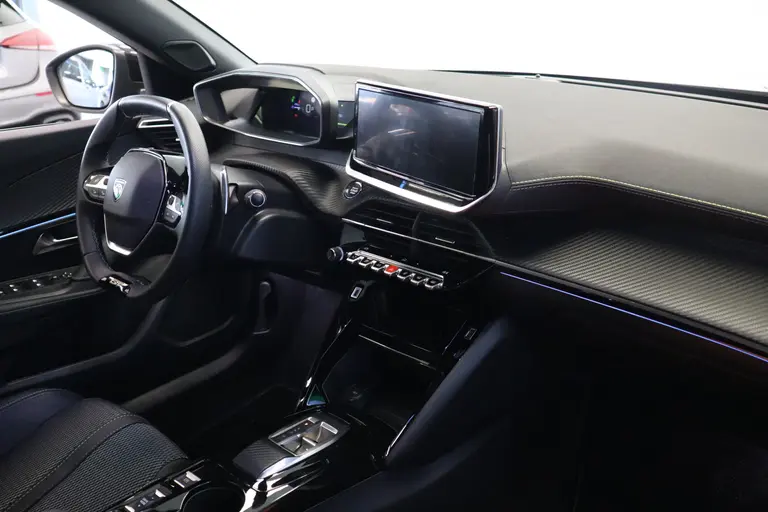 Peugeot 2008 1.2 PureTech 130 GT Dab+ PDC  VCP 17LMV  130PK Navigatie 24 maanden garantie mogelijk (*vraag naar de voorwaarden) afbeelding 17