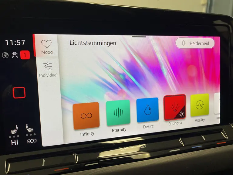 Volkswagen Golf 1.4 eHybrid Style VCP Navigatie Cruise Control 17LMV Sfeerverlichting Flippers bediening * 2e Paasdag zijn wij geopend van 12:00 tot 17:00uur! * afbeelding 24