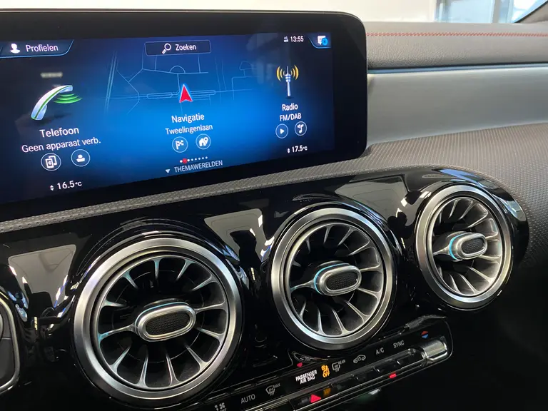 Mercedes-Benz CLA-Klasse 180 Business Solution AMG Panoramadak Sfeerverlichting 18LMV Cruise control DAB+ 2 Jaar garantie mogelijk* ( vraag naar de voorwaarde) afbeelding 16