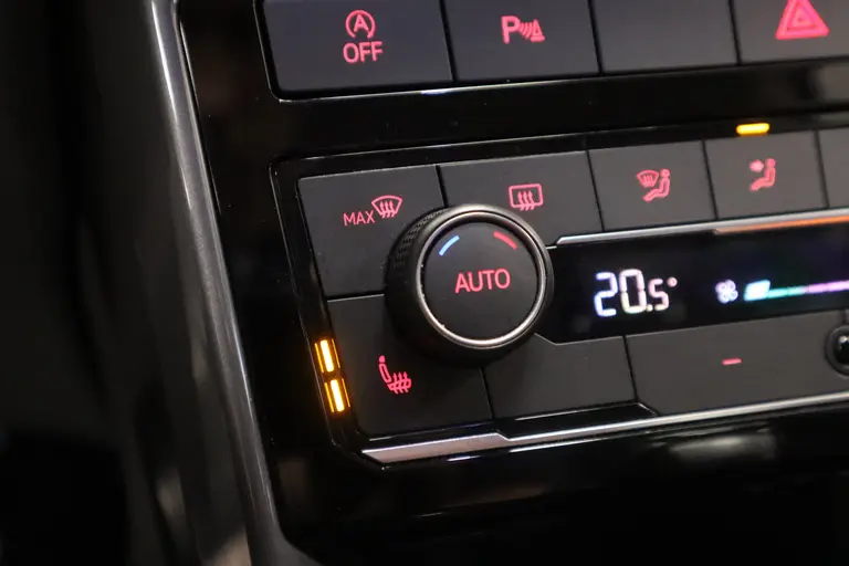 Volkswagen T-Cross 1.0 TSI Style Business R Navigatie Full-led Adaptive-cruise afbeelding 16