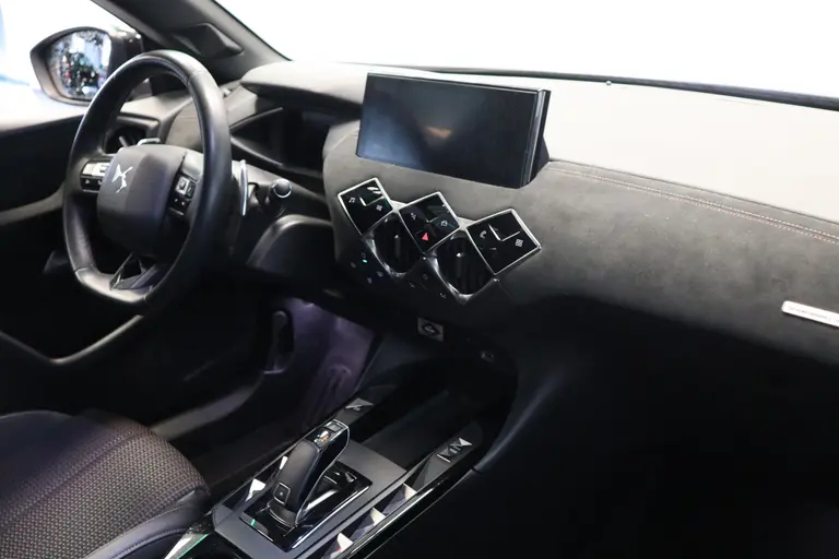 DS DS 3 Crossback 1.2 PureTech Performance Line Full-led Navigatie 18'lmv 2 jaar garantie mogelijk* (vraag naar de voorwaarden) afbeelding 20