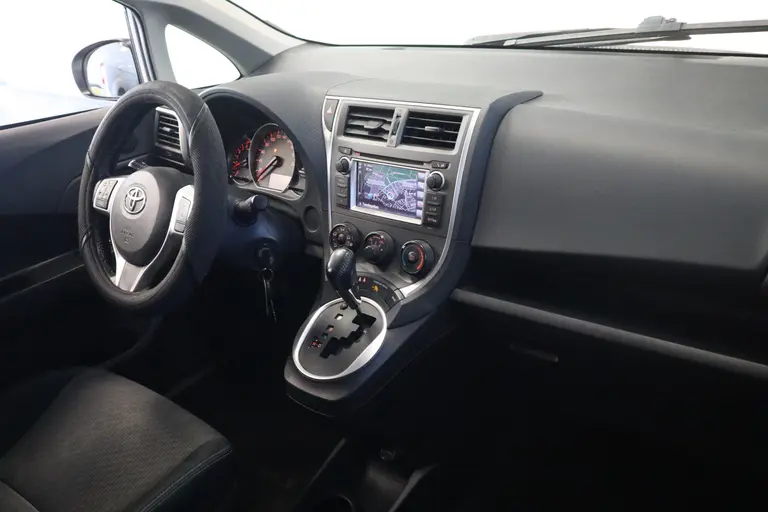 Toyota Verso-S 1.3 VVT-i Comfort Plus Automaat Navigatie Airco CruiseControl afbeelding 11