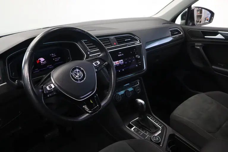 Volkswagen Tiguan 2.0 TSI 4Motion Highline Business R DSG Panoramadak Lane-Assist R-Line afbeelding 12