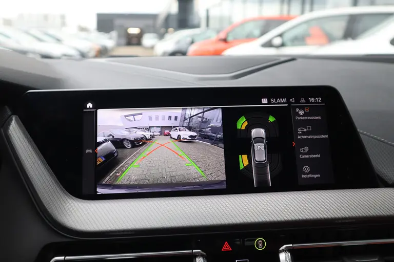 BMW 1-serie M135i xDrive High Executive Edition 306PK Headup Display Sportuitlaat Navigatie PDC VCP Cruise Control 19LMV  Volleder interieur Schaal stoelen 2 Jaar garantie mogelijk* ( vraag naar de voorwaarde) afbeelding 19