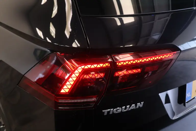 Volkswagen Tiguan 2.0 TSI 4Motion Highline Business R DSG Panoramadak Lane-Assist R-Line afbeelding 7