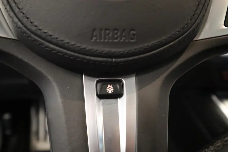 BMW 3-serie 330e High Executive Schuif/kanteldak ACC PDC Navi Co-Pilot HI-FI Laser Led Head-up Leder 20''LM M-Performance afbeelding 13