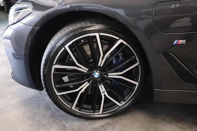 BMW 5 Serie 545e xDrive High Executive Edition M-sport Schuif/kantel dak Harman/Kardon afbeelding 4