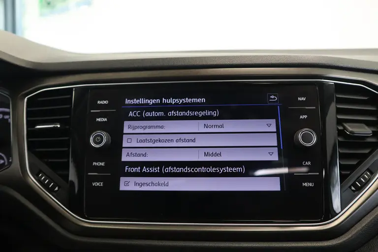 Volkswagen T-Roc 1.5 TSI Style 150pk Panoramadak Full-Led Navigatie 18'lmv afbeelding 16