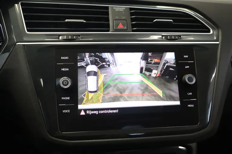 Volkswagen Tiguan 1.5 TSI R-Line Business+ BlackStyle Panoramadak IQ-light Harman/Kardon afbeelding 24