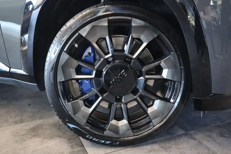 BMW XM PHEV 30 kWh Bowers & Wilkins 23''LM inidivual leder Trekhaak NL Auto afbeelding 6