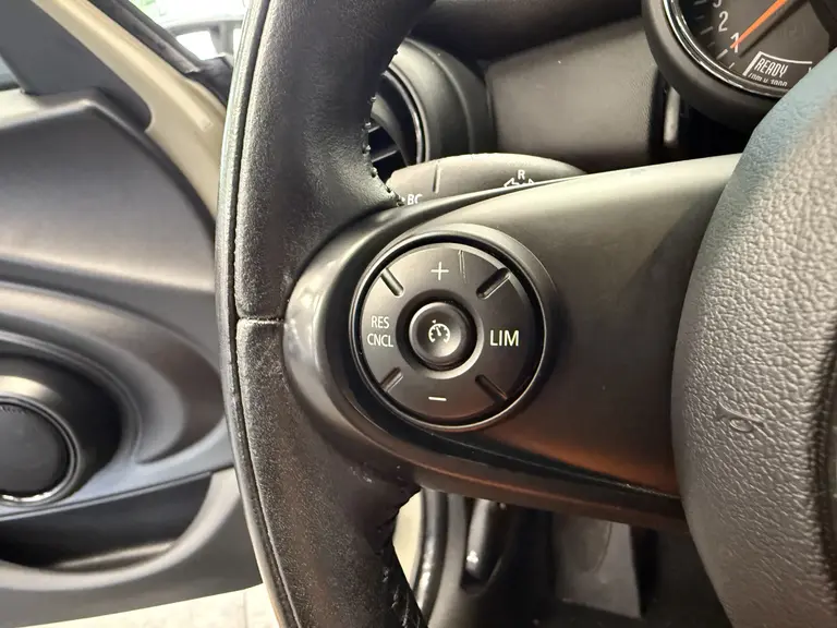 MINI Mini 1.5 One Salt 5-Drs. Airco CruiseControl Navigatie afbeelding 9
