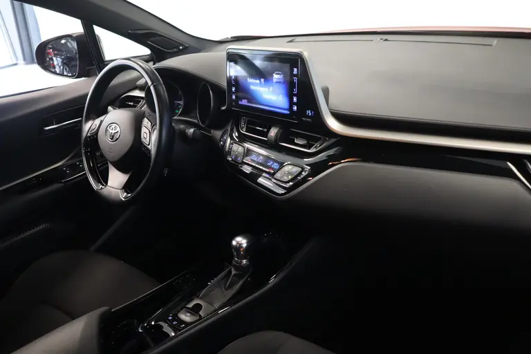 Toyota C-HR 1.8 Hybrid Style Navigatie afneembare trekhaak stoelverwarming JBL Cruise Control afbeelding 17