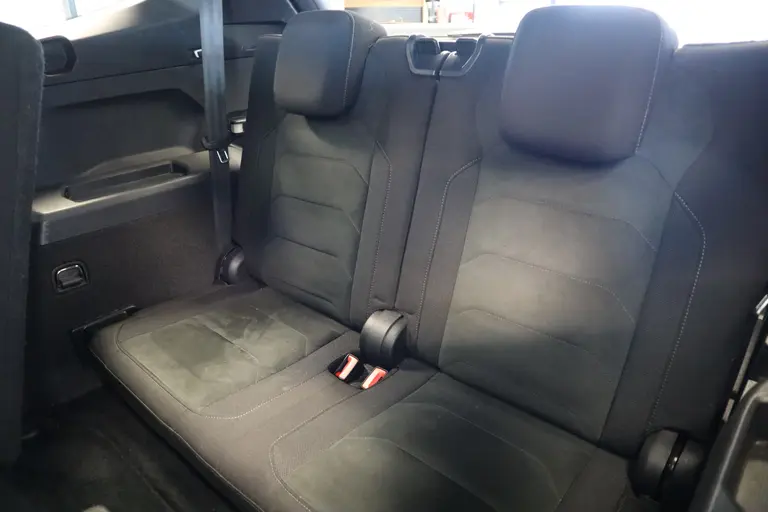 Volkswagen Tiguan Allspace 1.5 TSI Highline Business R 7-Persoons Panoramadak Navigatie Camera CruiseControl * 2e Paasdag zijn wij geopend van 12:00 tot 17:00uur! * afbeelding 24