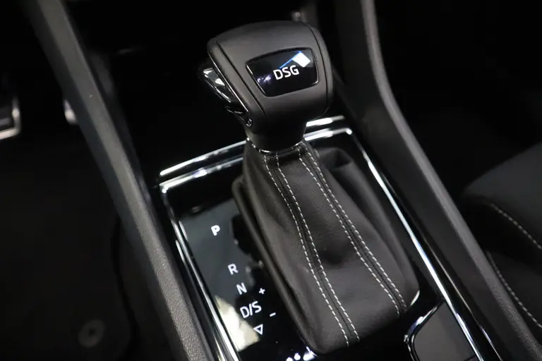 Skoda Karoq 1.5 TSI ACT Sportline Business Navigatie Schaal stoelen VCP 2 Jaar garantie mogelijk* ( vraag naar de voorwaarde) afbeelding 21