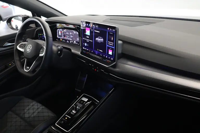 Volkswagen Golf 1.5 eTSI R-Line Edition ! Nieuw Type ! Panoramadak Full-led Navigatie Adaptive-Cruise afbeelding 23